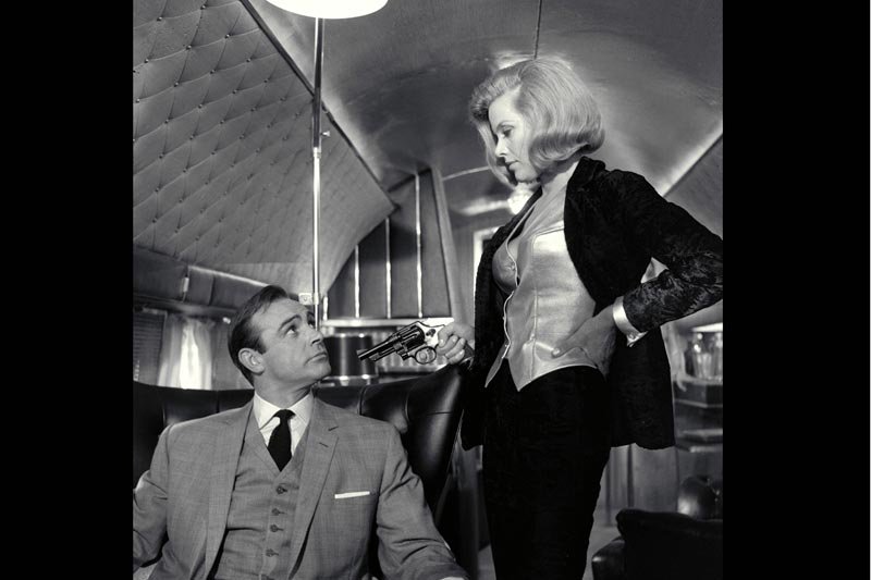 Sean Connery i Honor Blackman w „Goldfinger” (1964)