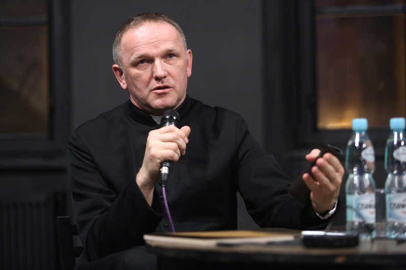 Ks. Wojciech Lemański został suspendowany (czyli zawieszony) przez abpa. Hosera. Odwoła się od decyzji.