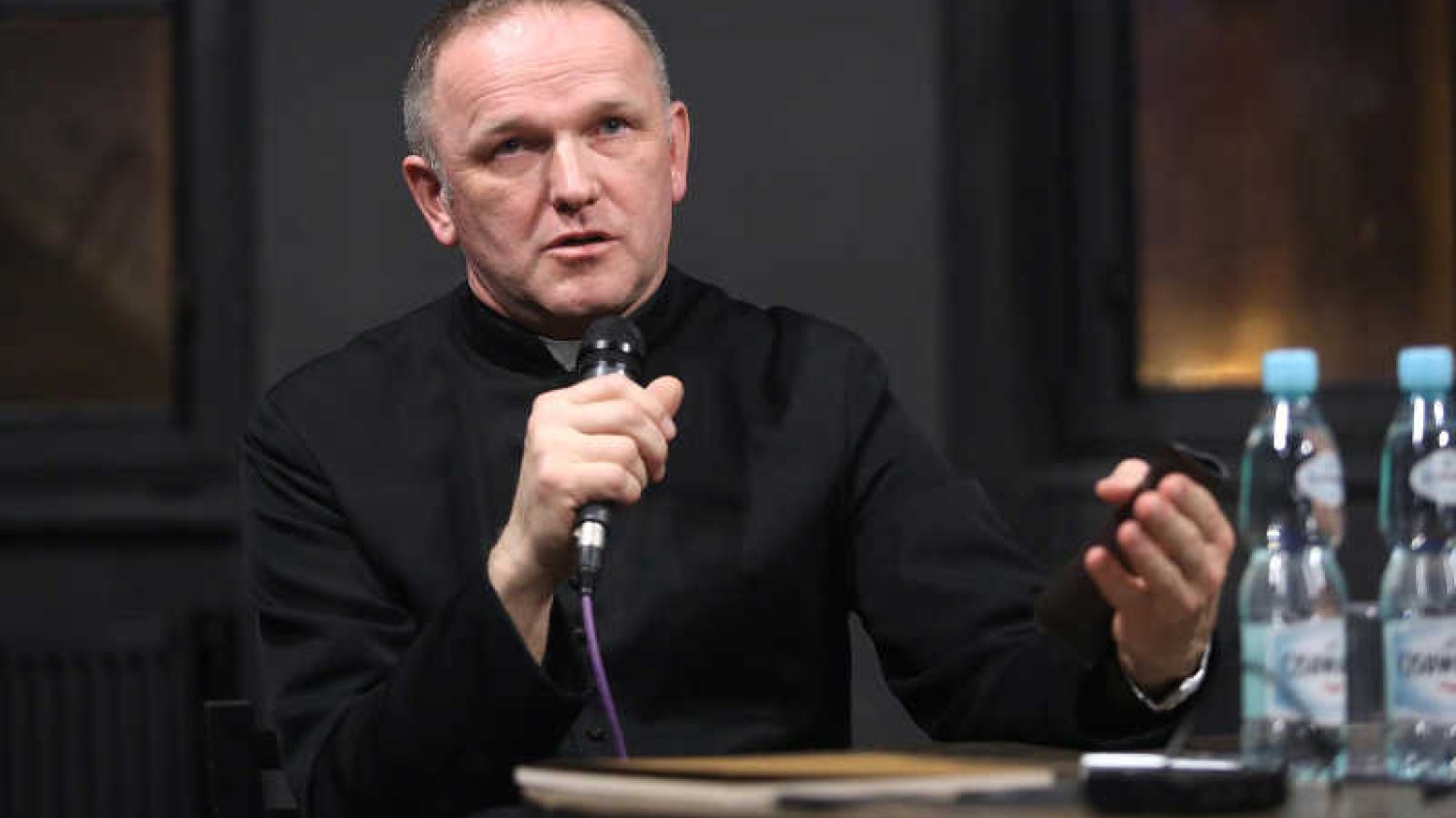 Ks. Wojciech Lemański został suspendowany (czyli zawieszony) przez abpa. Hosera. Odwoła się od decyzji.