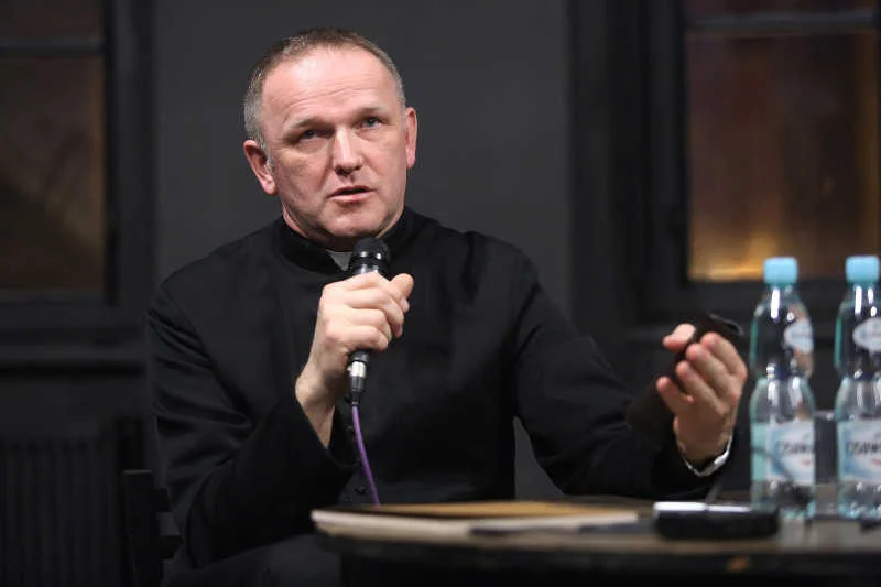 Ks. Wojciech Lemański został suspendowany (czyli zawieszony) przez abpa. Hosera. Odwoła się od decyzji.