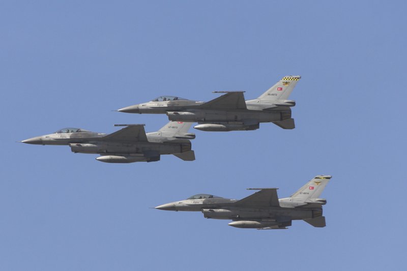 Tureckie myśliwce F 16 ostrzelały pozycję terrorystów.