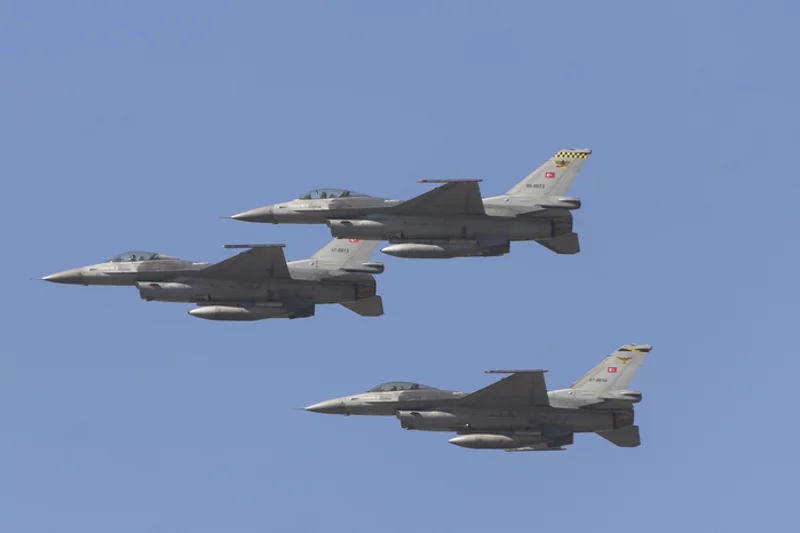 Tureckie myśliwce F 16 ostrzelały pozycję terrorystów.