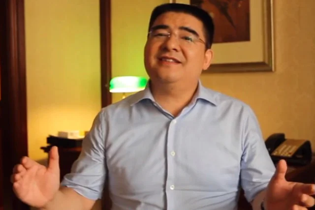 Milioner Chen Guangbiao zaprosił nowojorskich bezdomnych do restauracji