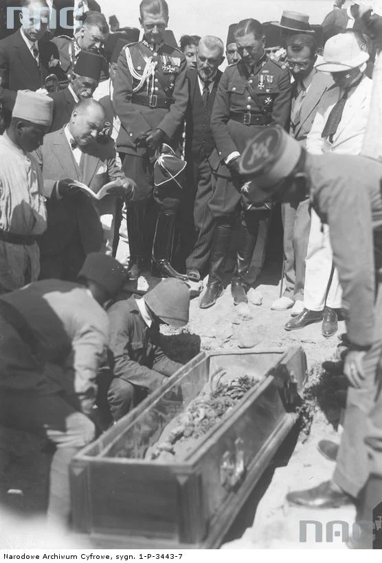 Moment ekshumacji szczątków Józefa Bema, Aleppo, 1929.