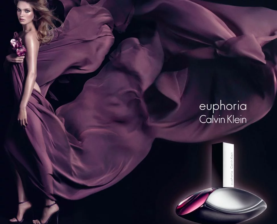 Euphoria Calvina Kleina weszła na rynek w 2005 roku, a w Polsce jest drugim najpopularniejszym zapachem. Co kilka lat CK tworzy dla zapachu nową kampanię reklamową (tutaj z 2009 roku)