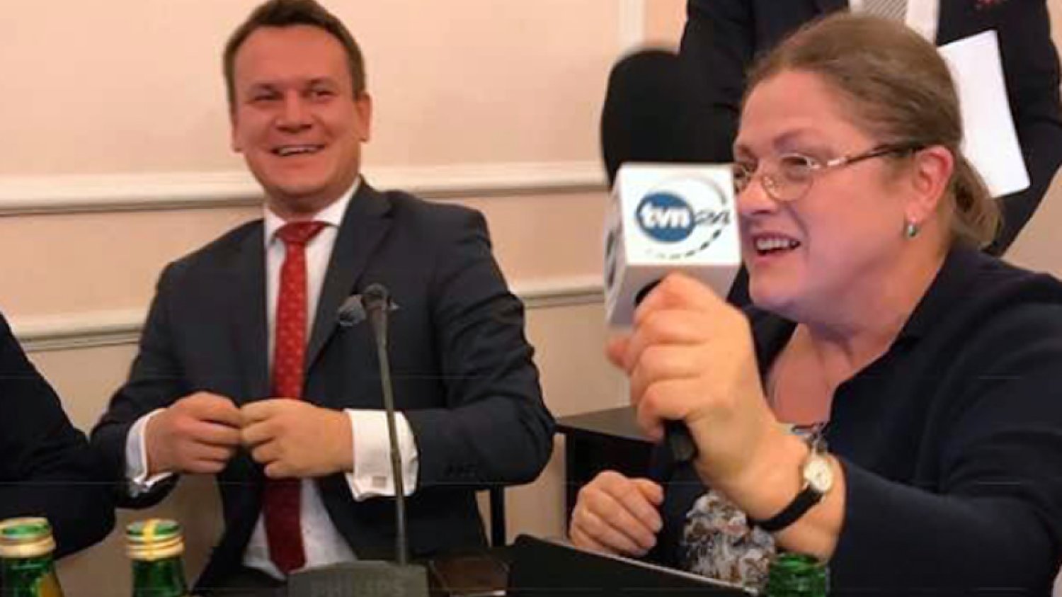 Krystyna Pawłowicz, Dominik Tarczyński i kilku innych posłów PiS dało żenujący popis na obradach połączonych komisji spraw zagranicznych i komisji ustawodawczej.