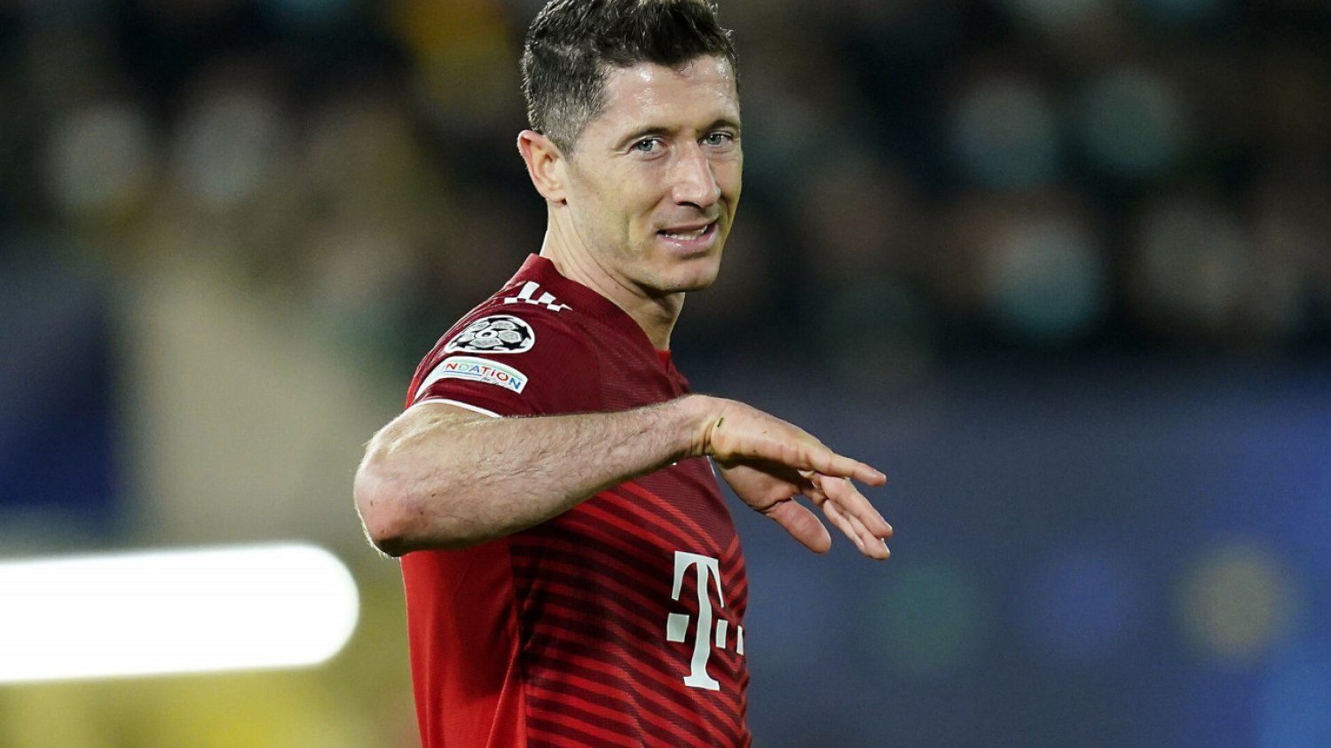 Robert Lewandowski przez osiem lat bronił barw Bayernu Monachium. Jak widać, nie wszyscy doceniają jego rolę.