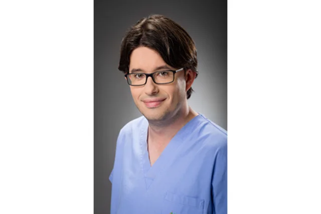 Dr Cezary Szary, Szpital Medicover