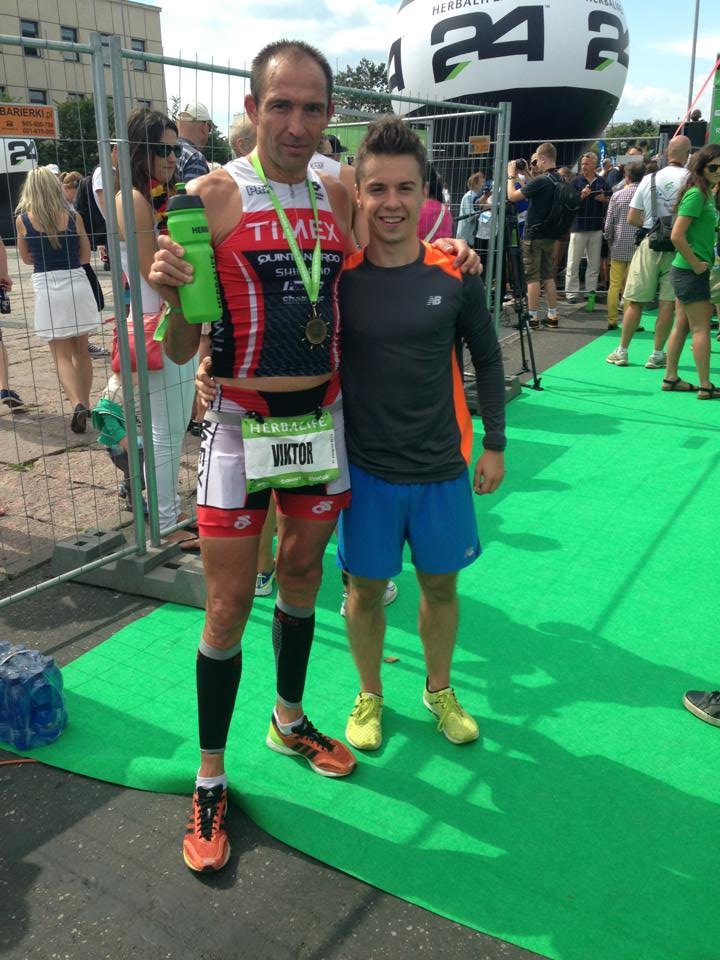 Ze zwycięzcą Wiktorem Zemcewem. Wiktor Zemcew – 40 letni reprezentant Ukrainy oraz członek Timex Multisport Team, który zwyciężył w tegorocznych największych zawodach triathlonowych w Polsce, czyli Herbalife Gdynia.