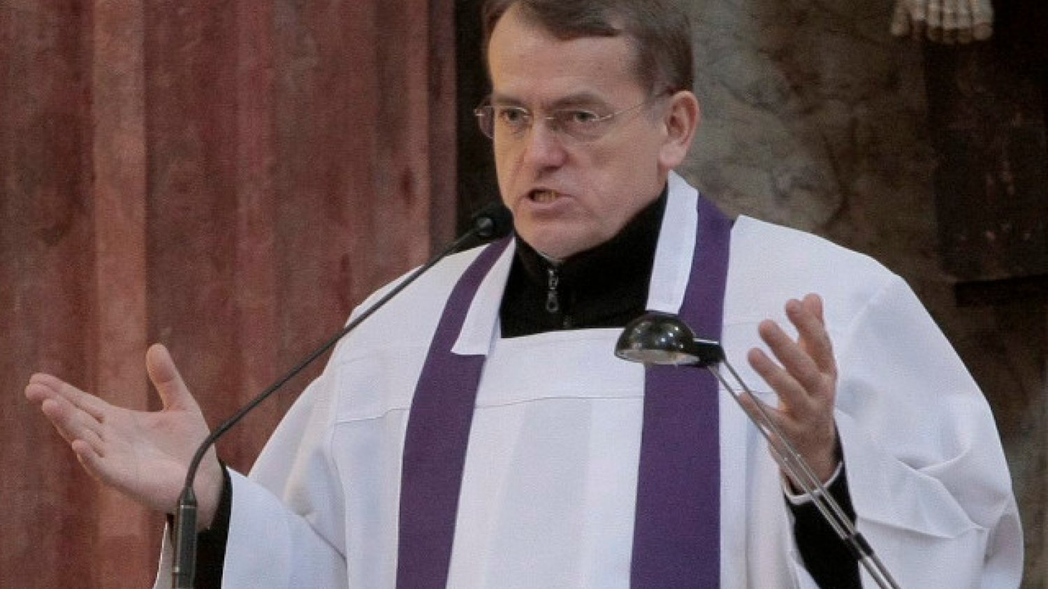 Ks. Dariusz Oko przekonuje, że stan zdrowia gejów to "katastrofa medyczna"