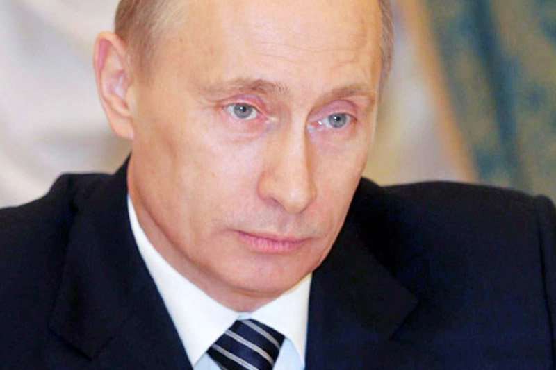 Władimir Putin udowadnia, że nie potrzebuje "zielonych ludzików" i czołgów, by przesuwać front rozpętanego w Europie konfliktu dalej na Zachód.