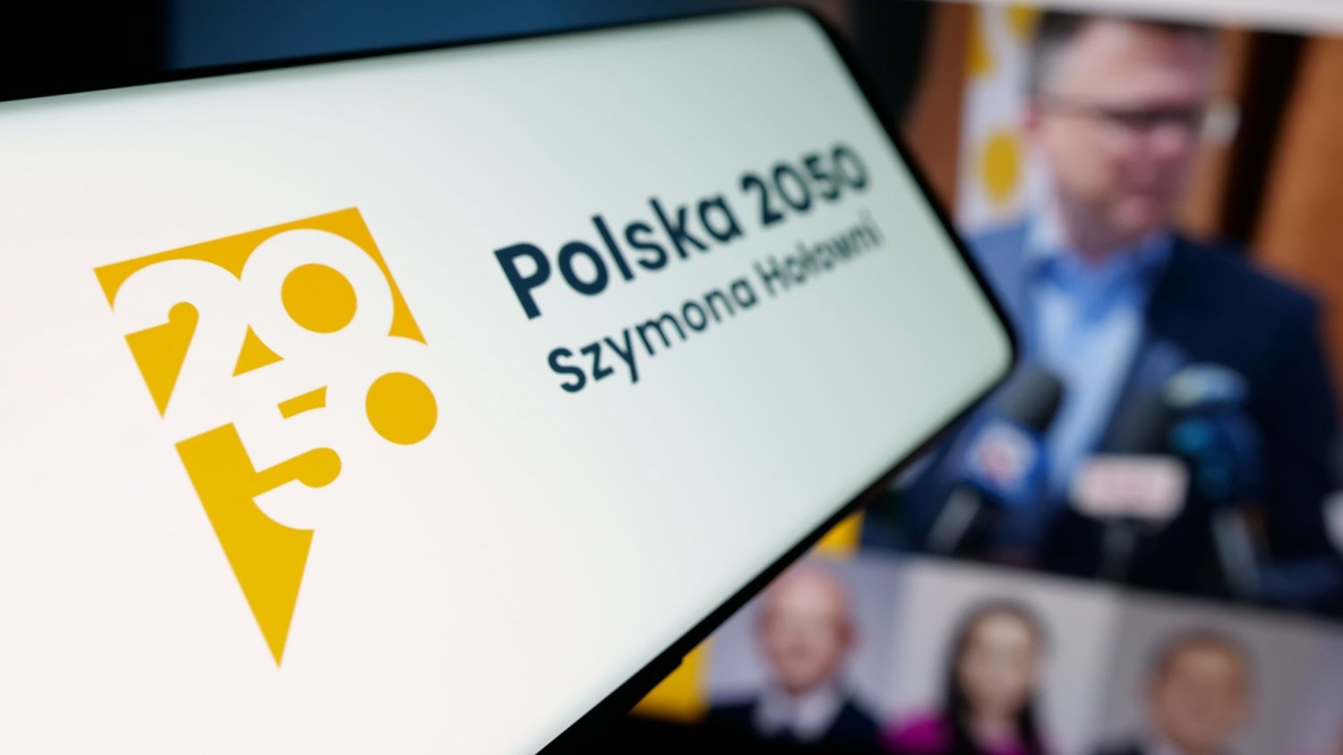 Zamieszanie wokół Polski 2050. Hołownia podjął decyzję.