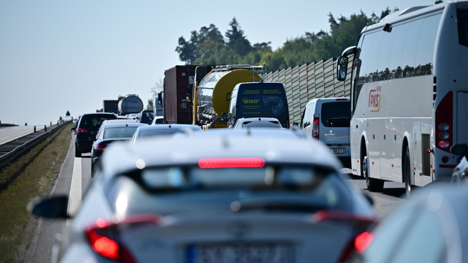 Ten kraj ostrzega ws. urządzenia, które tak lubią kierowcy w Polsce. Mandat może być ogromny Ostrzeżenie dla kierowców. W tym kraju grozi za to wysoki mandat