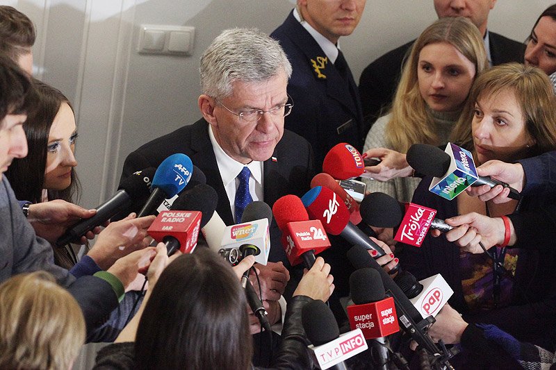 Marszałek Senatu Stanisław Karczewski jedynie przeciąga kryzys związany z ograniczeniem mediom dostępu do relacjonowania prac Sejmu.