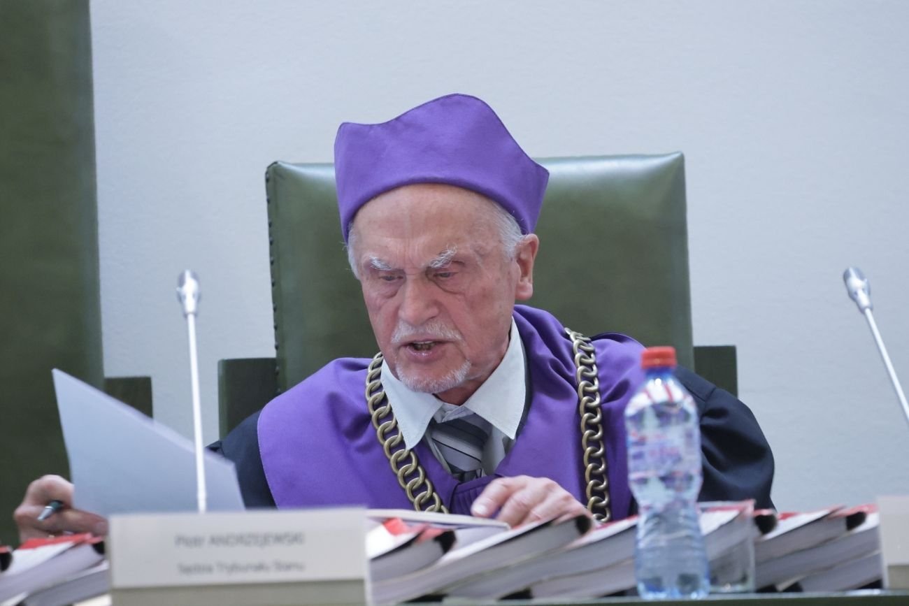 Piotr Andrzejewski krzyczał na sędziów. Wielka kłótnia na posiedzeniu TS Wielka awantura na posiedzeniu Trybunału Stanu. "Do cholery, dosyć tego!"