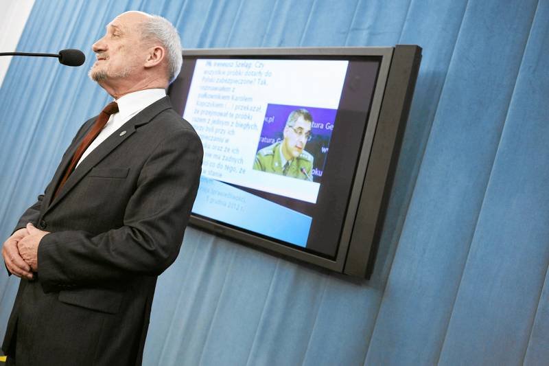 Antoni Macierewicz wezwany przed prokuraturę