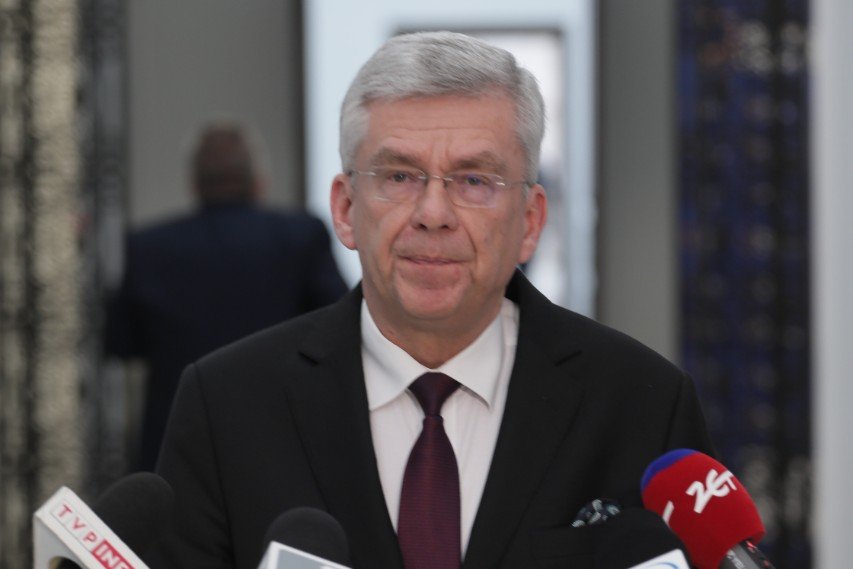 Stanisław Karczewski zrezygnował z funkcji wicemarszałka Senatu. Jeszcze w środę ma poinformowac o swoim następcy.