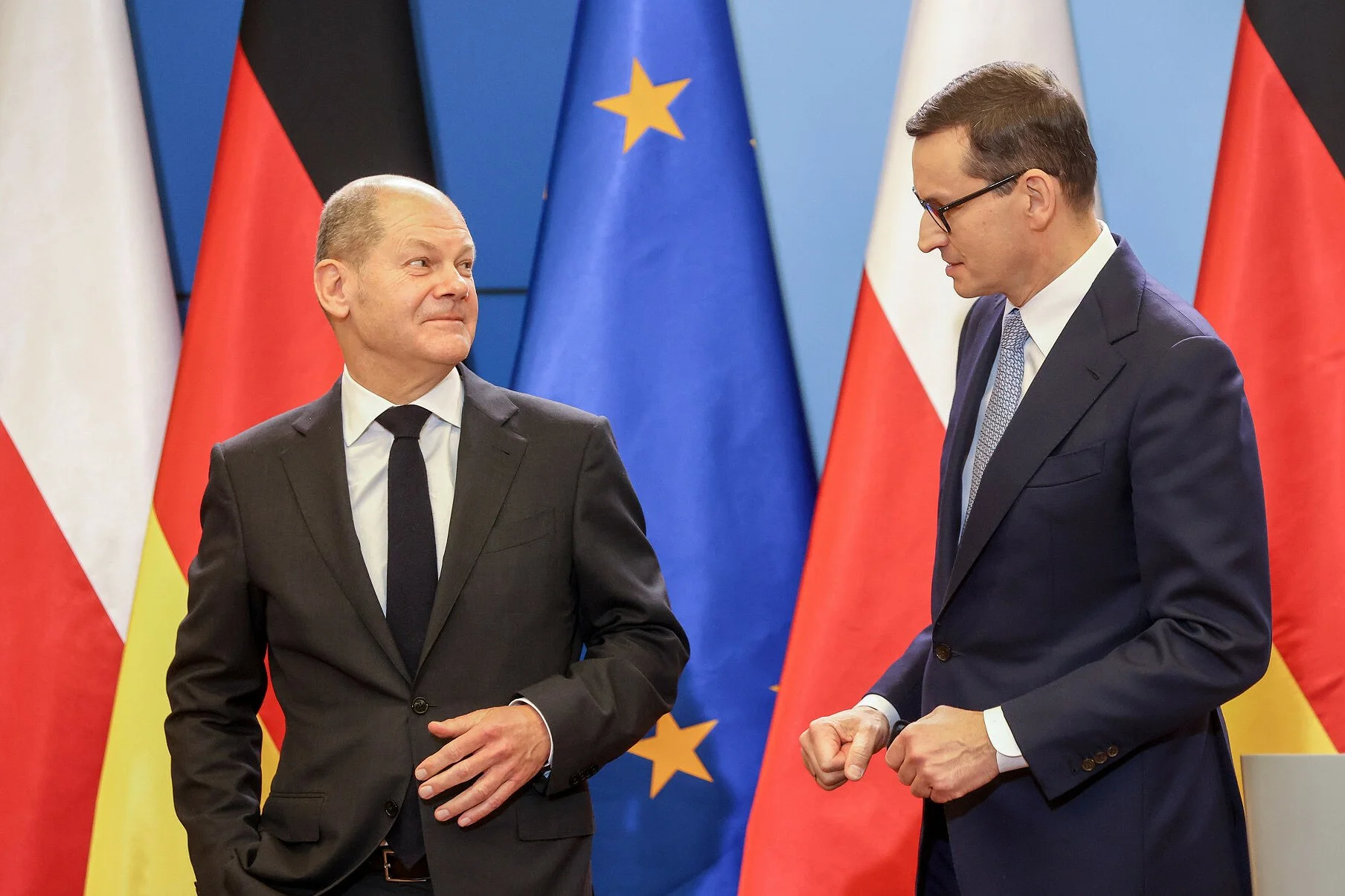 Kanclerz Niemiec Olaf Scholz i premier Polski Mateusz Morawiecki.