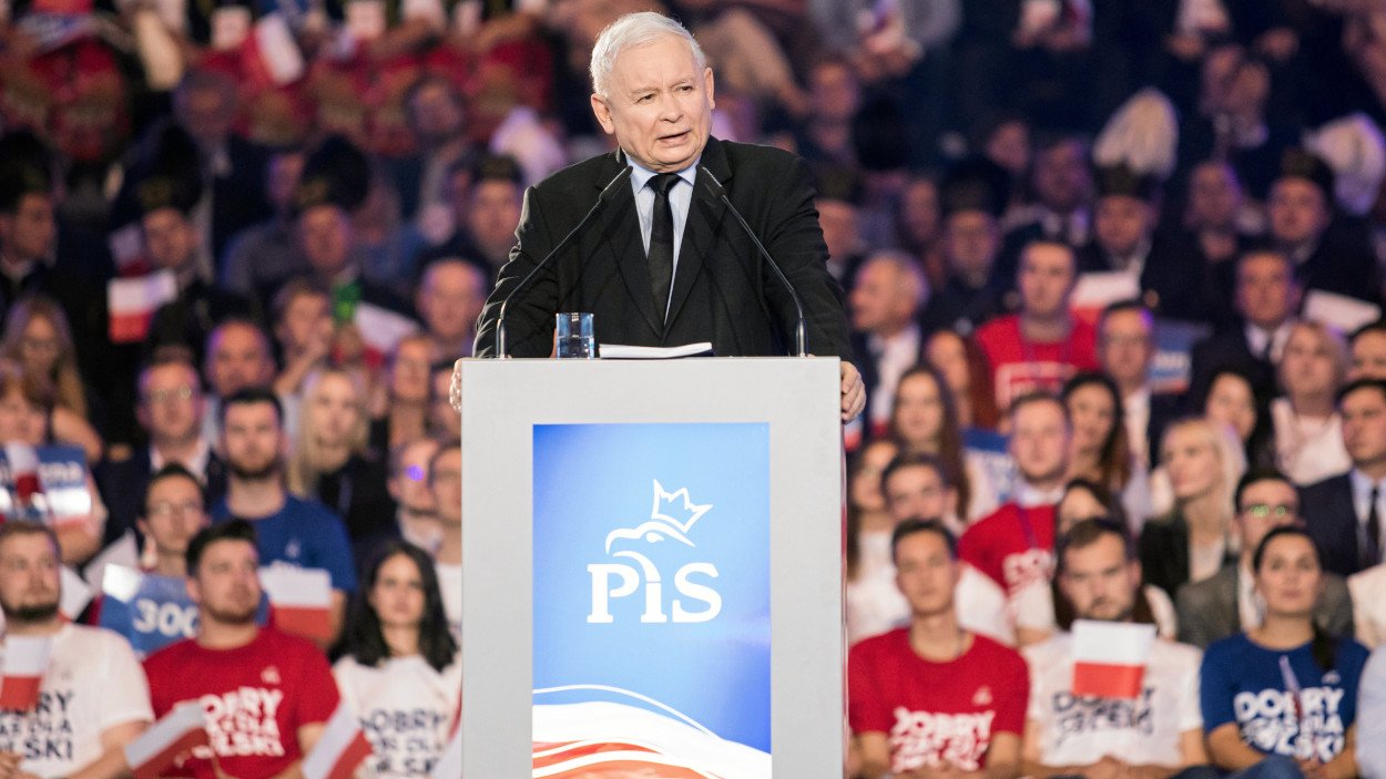 PiS zdecydowanie wygrywa wybory parlamentarne.