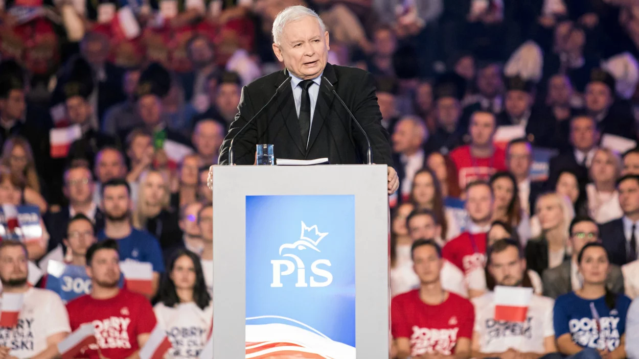 PiS zdecydowanie wygrywa wybory parlamentarne.