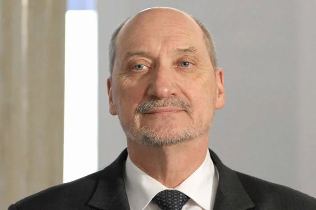Macierewicz podobny do Taliba?