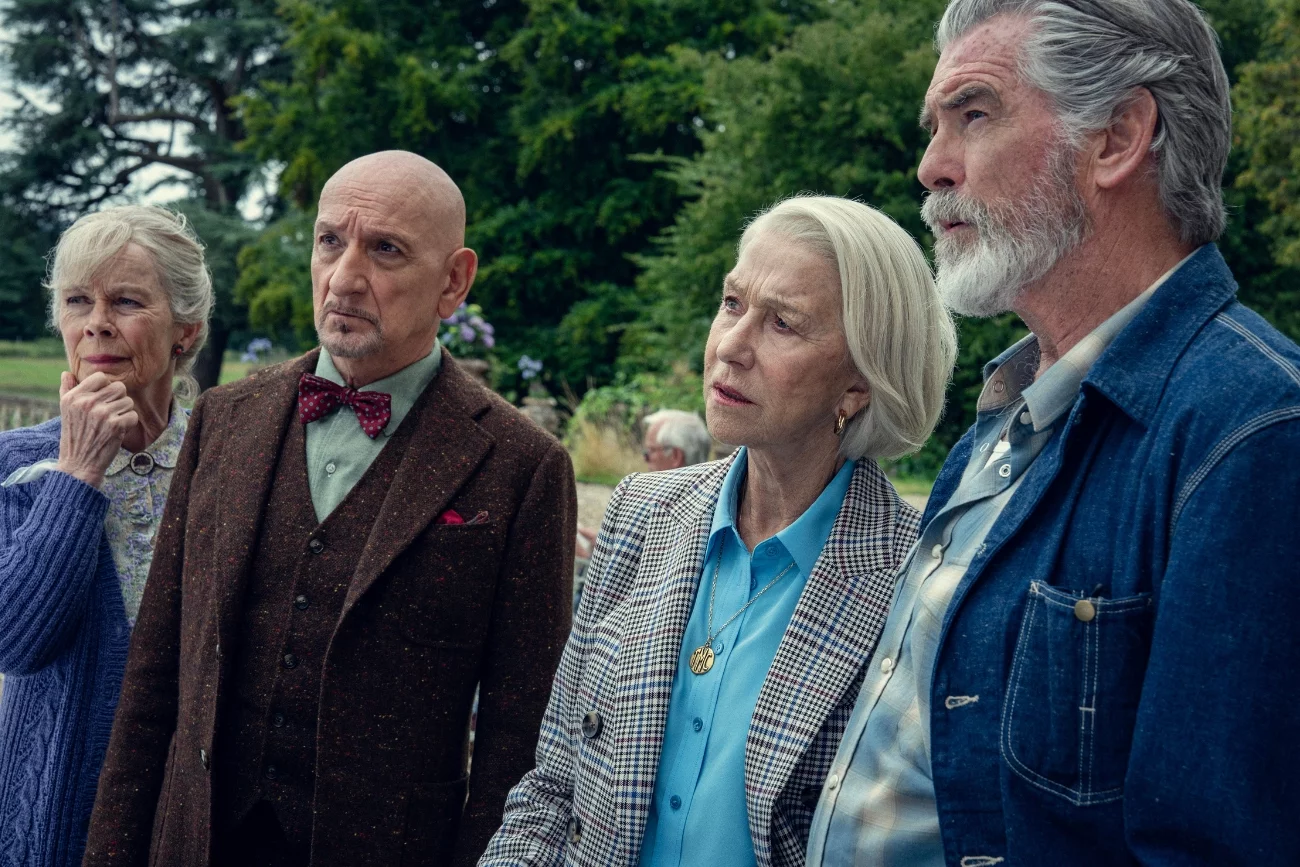 Celia Imrie, Ben Kingsley, Helen Mirren i Pierce Brosnan w filmie "Czwartkowy Klub Zbrodni"