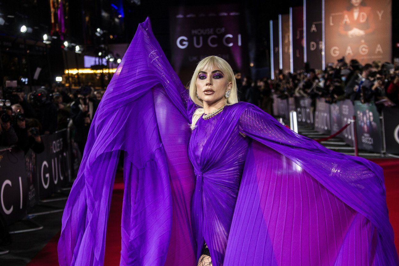 Kolor roku 2022. Very Peri to niebieski wpadający w barwinkowy fiolet