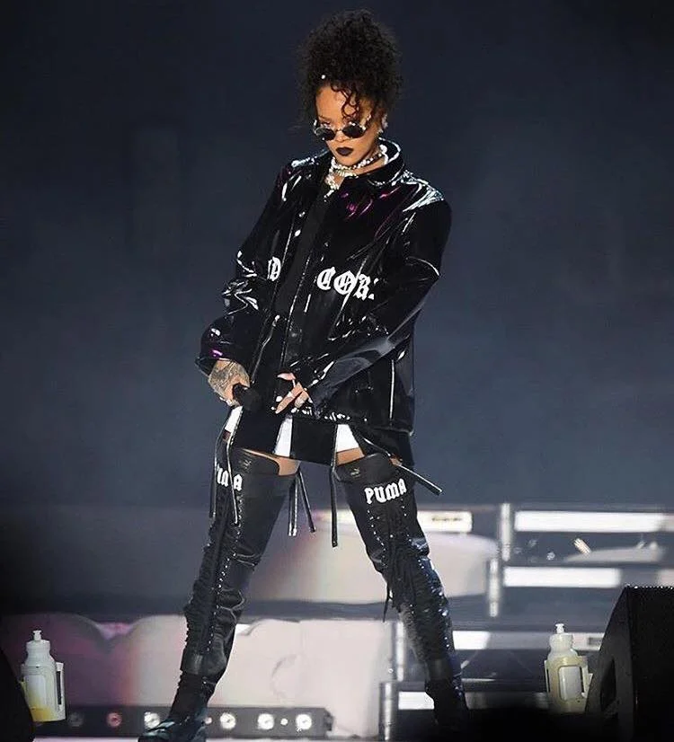Rihanna zagrała finałowy koncert swojej europejskiej trasy ubrana w lateksową kurtkę MISBHV