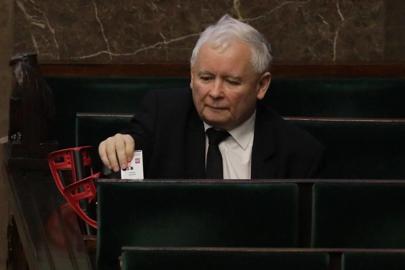 Jarosława Kaczyńskiego czeka operacja kolana.