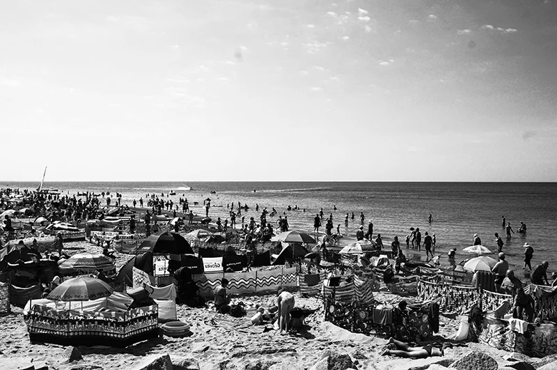 Zatłoczona plaża w Mielnie