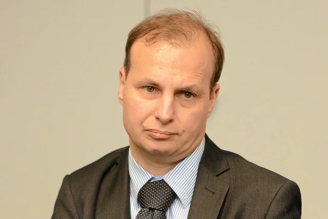 Trzeba pamiętać, że walka z rakiem toczy się nie tylko w klinikach. Przede wszystkim dzieje się w laboratoriach badawczych uniwersytetów medycznych i wielkich koncernów farmaceutycznych.
