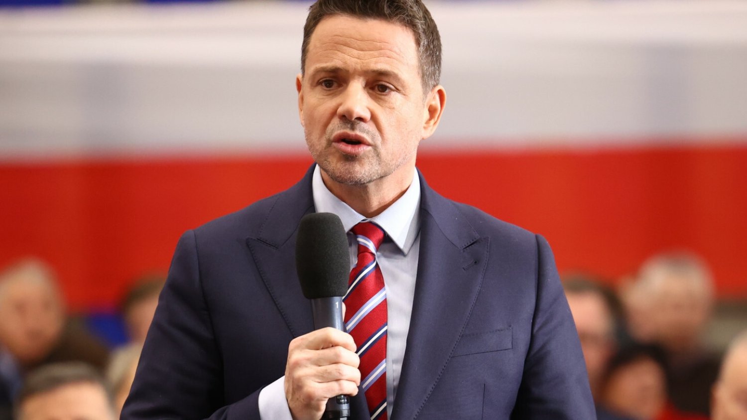 Policja na wiecu Trzaskowskiego. Służby wezwała prawicowa stacja