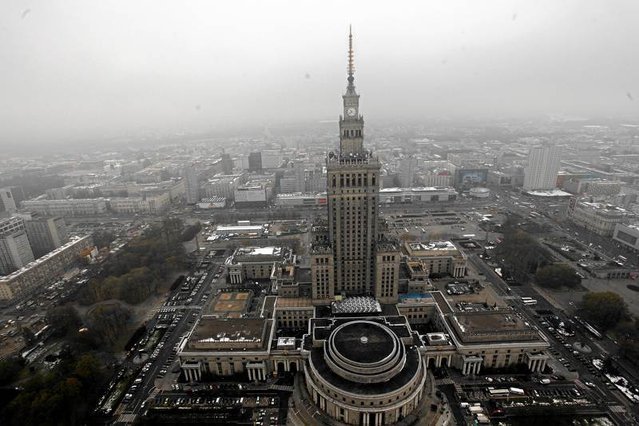 Pałac Kultury i Nauki jest zabytkiem dziewięciu lat. Działacz PiS apeluje o jego zburzenie.