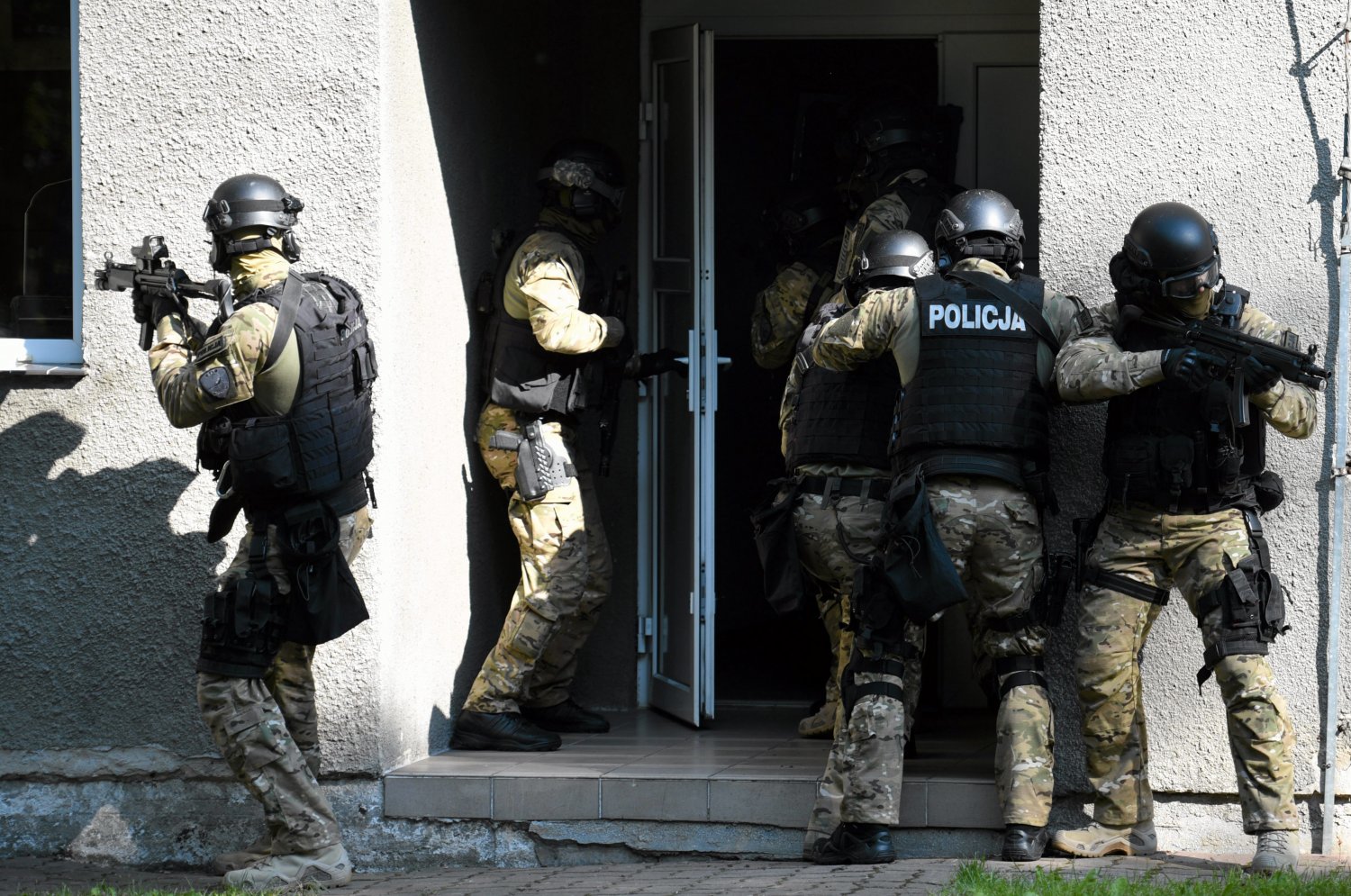 Antyterroryści wkroczyli do hotelu w Licheniu. Antyterroryści wkroczyli do hotelu w Licheniu. Na miejscu obywatele Estonii, zatrzymano Serba.