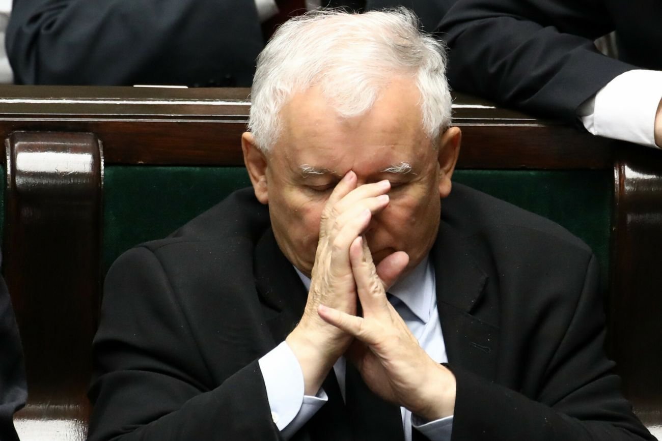 Jarosław Kaczyński nie będzie zadowolony z wyników najnowszego sondażu.
