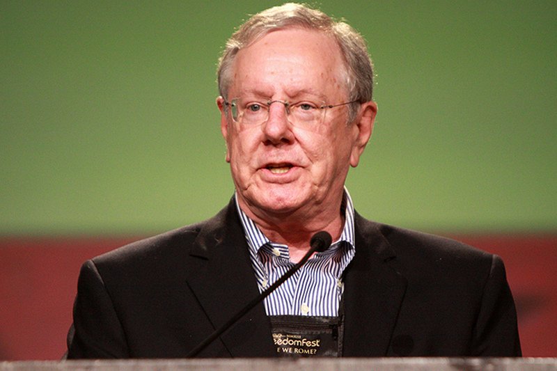 Steve Forbes pisze o głupocie Polaków