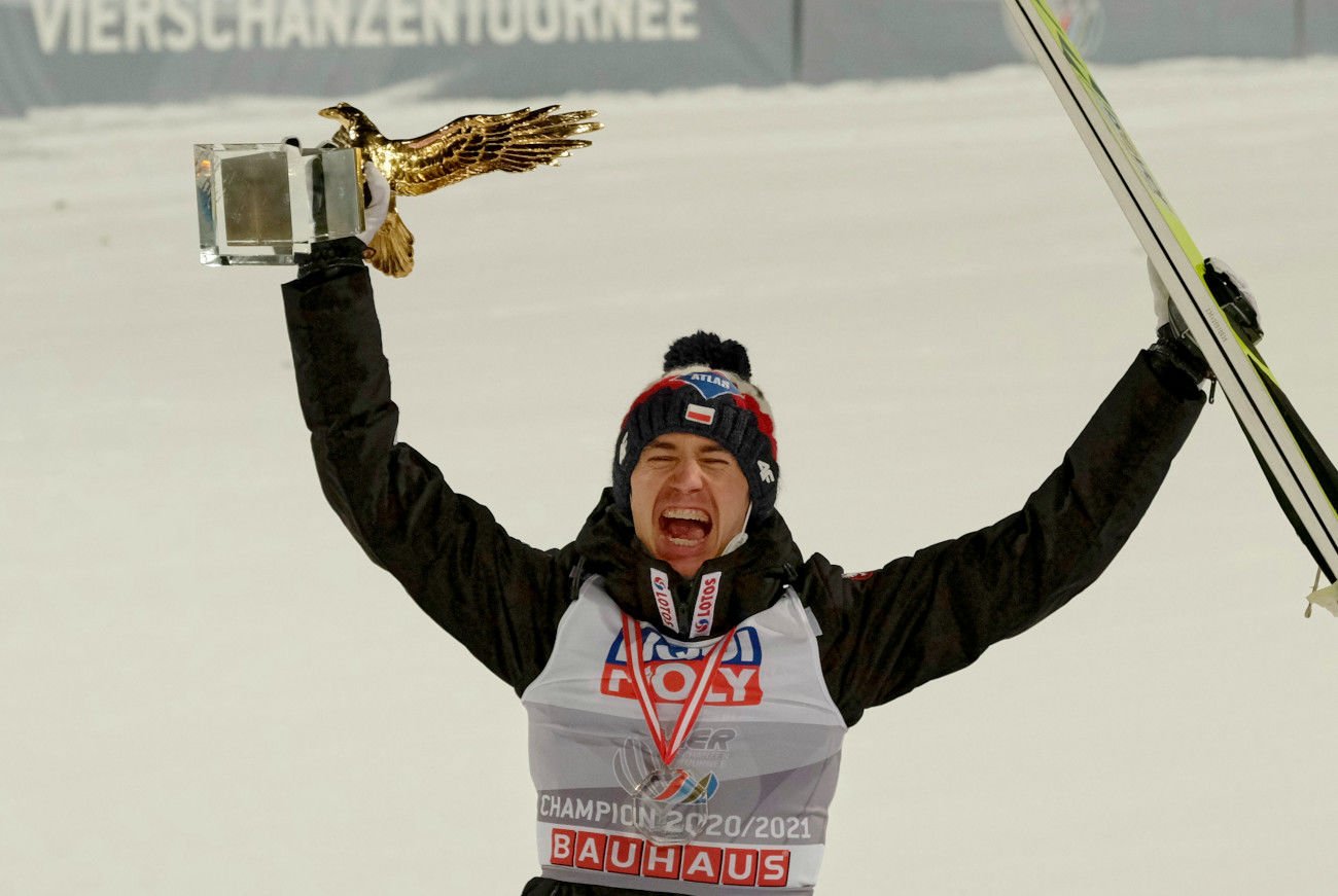 Kamil Stoch w ostatnich pięciu edycjach TCS wygrywał trzykrotnie. Ostatni raz w 2021 roku.