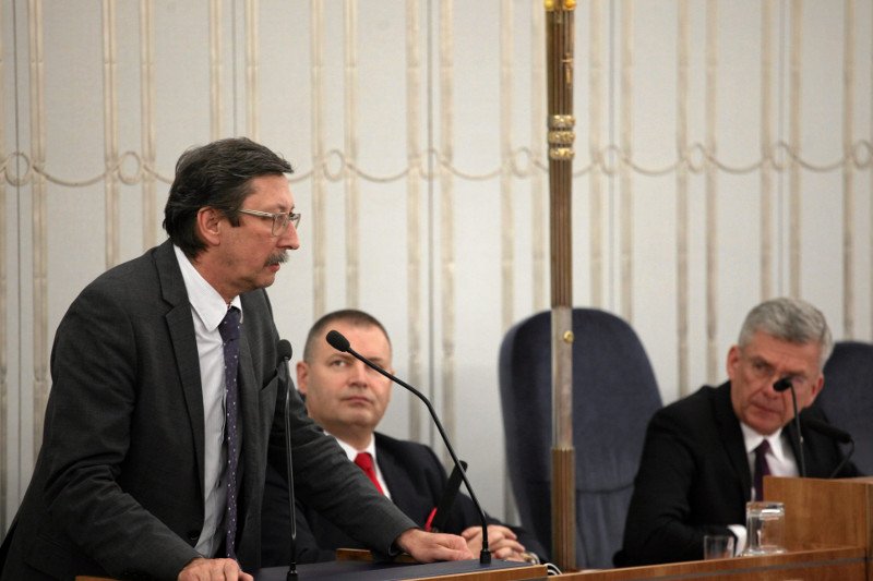 Prof. Jan Żaryn przygotował projekt uchwały PiS ws Marca '68 roku . Opozycja twierdzi, że zakłamuje on najnowszą historię Polski