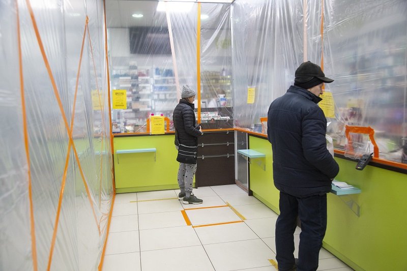 Łukasz Szumowski obiecał nowe dostawy leku Arechin, który ma wspomagać leczenie COVID-19.