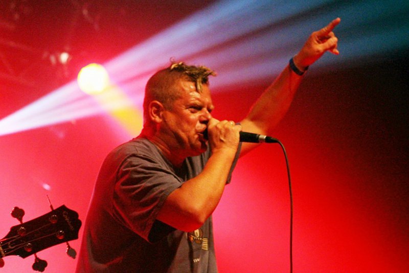 Kazik w czasie występu z formacją Kazik na Żywo