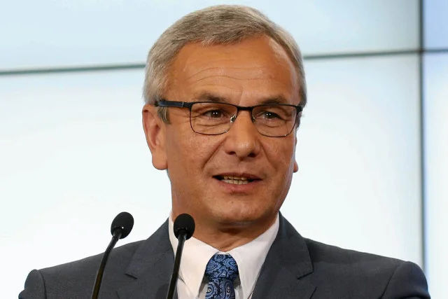 Minister sportu Andrzej Biernat uważa, że Jerzy Janowicz nie powinien narzekać