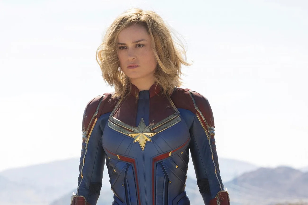 Brie Larson jako Carol Danvers w filmie "Kapitan Marvel".