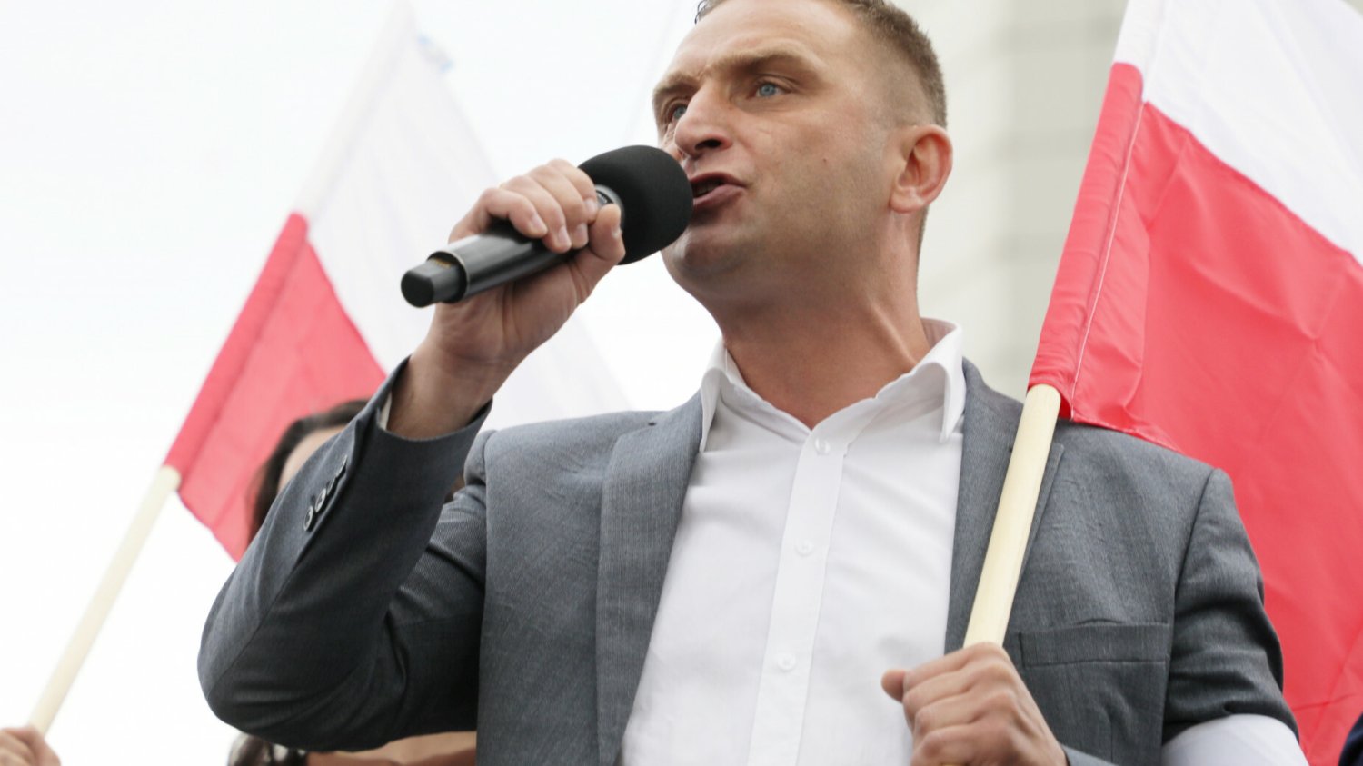 Robert Bąkiewicz może dostać zarzuty pochwalania przemocy, za które grozi nawet 5 lat więzienia.