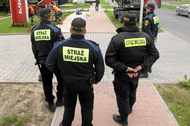 Straż miejska została wezwana do bezdomnej, która nie chciała wyjść z zakrystii katedry w Świdnicy bez uzyskania pomocy.