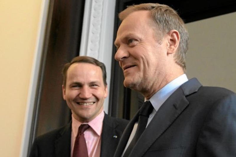 Posłuchaj nagrań. Radosław Sikorski wnosi toast za Donalda Tuska: "Najważniejszego przywódcę, oby żył wiecznie!"