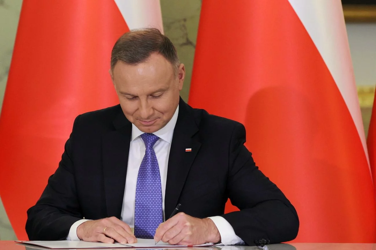 Andrzej Duda podpisał ustawę zrównującą wiek emerytalny kobiet i mężczyzn w jednej grupie
