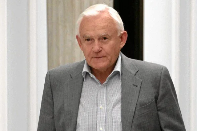 Leszek Miller stanie znów przed sądem. Jest oskarżany o zniesławienie profesora Bogdana Chazana.