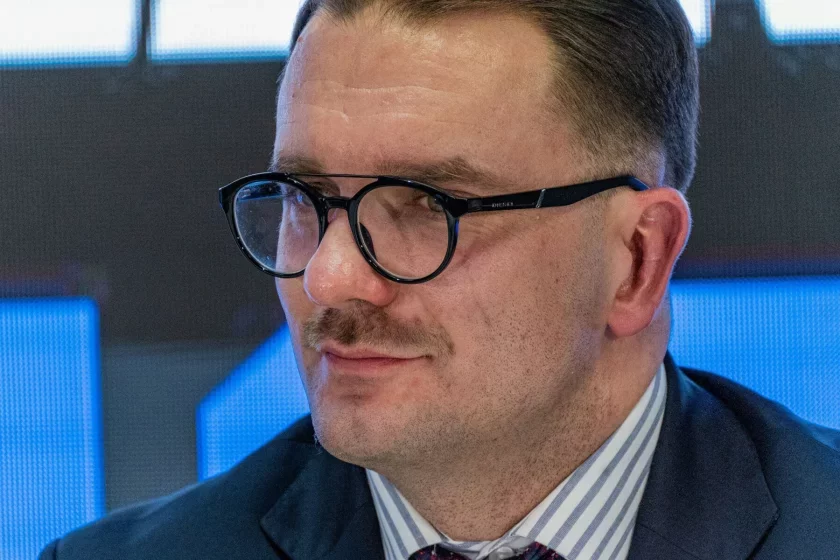 Czy Łukasza Mejzę wspierała stworzona przez jego ludzi farma trolli?