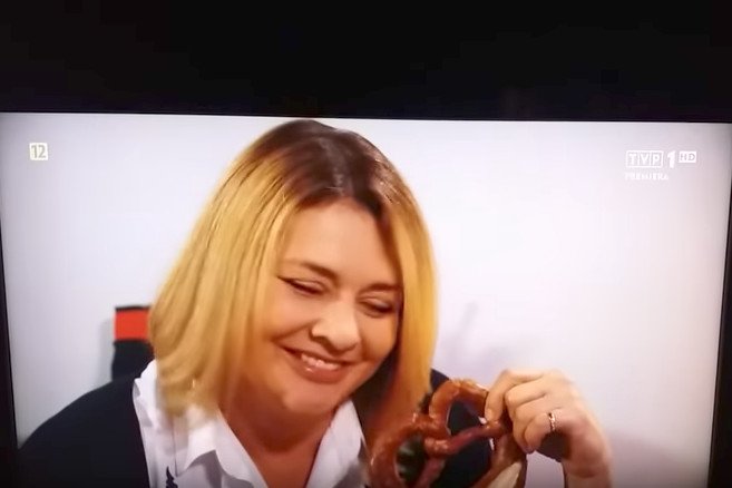 W telenoweli "Klan" poruszono temat edukacji seksualnej. Matka rozmawia z synem używając metafory precla.