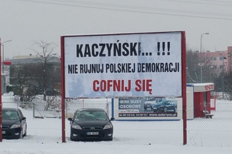 Koninianie wykupili billboardy.